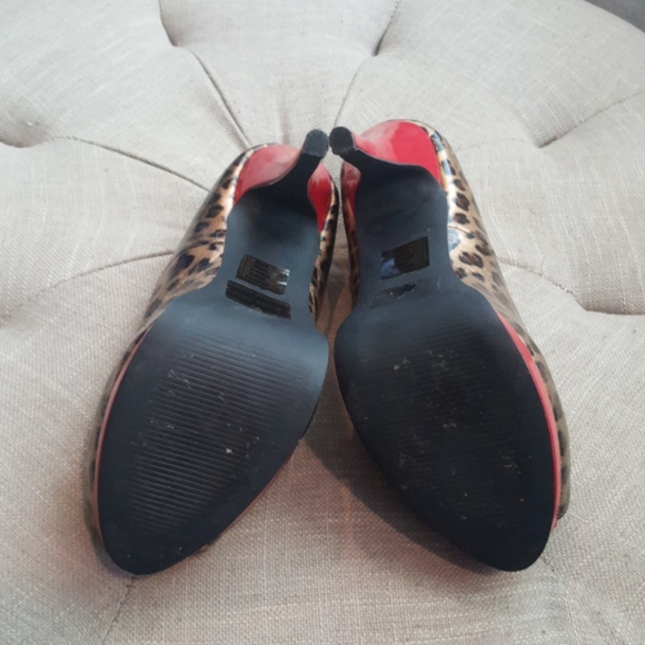 Shoes - Picture 3 of 4